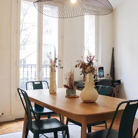Spacious Near Montmartre Appartement Parijs