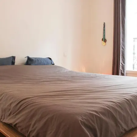 Spacious Near Montmartre Parijs
