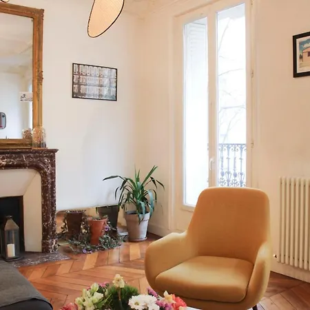 Spacious Near Montmartre