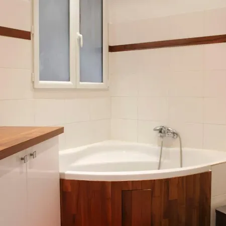 Spacious Near Montmartre Appartement Parijs